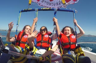 Filmez votre vol en bateau parachute parachutel au dessus de la baie de Saint Raphael