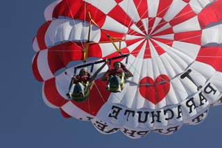 Réservation de vol en bateau parachute avec Parachute Saint Raphaël