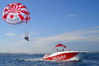 Vol en bateau parachute à Saint Raphaël